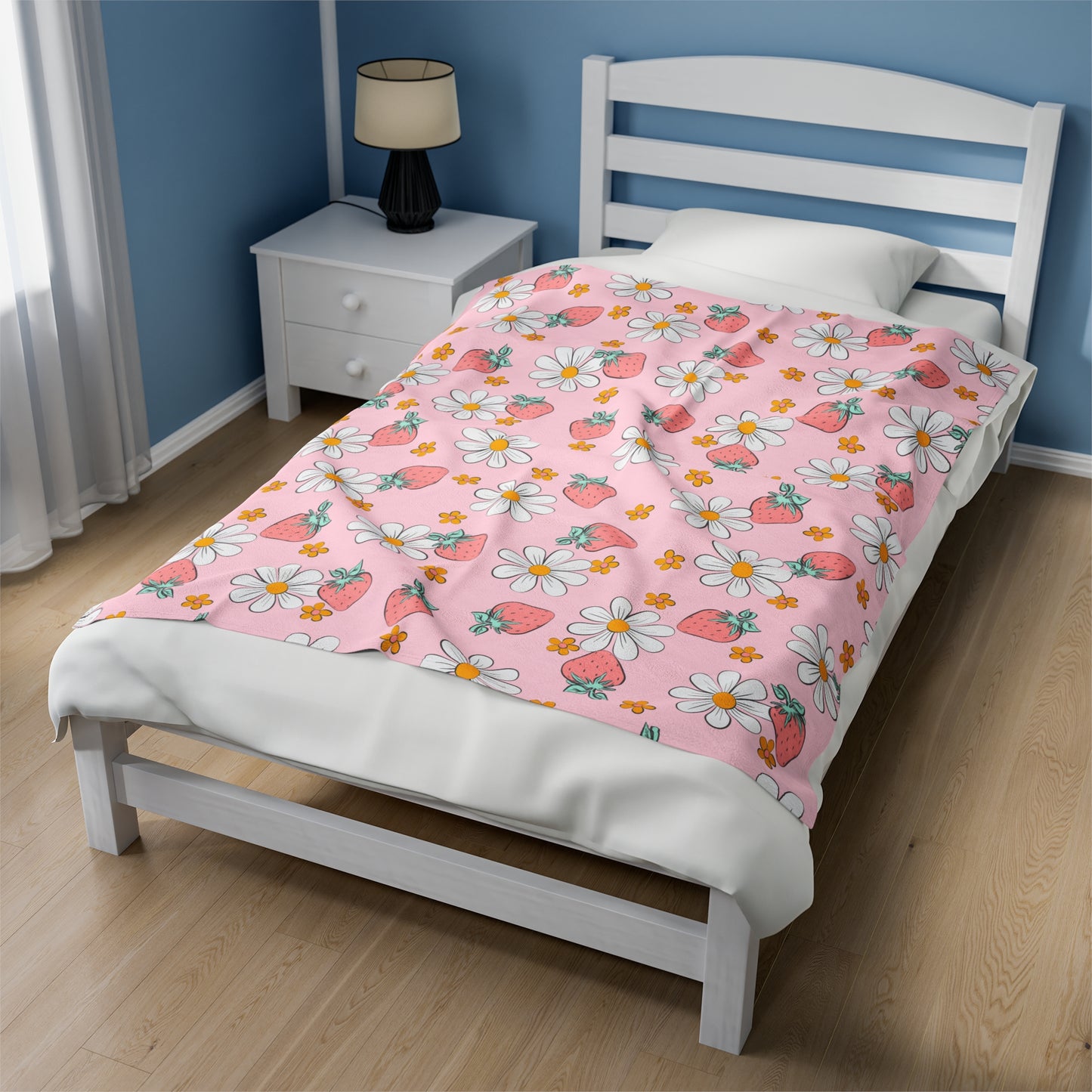 Strawberries and Daisies - Plush Blanket
