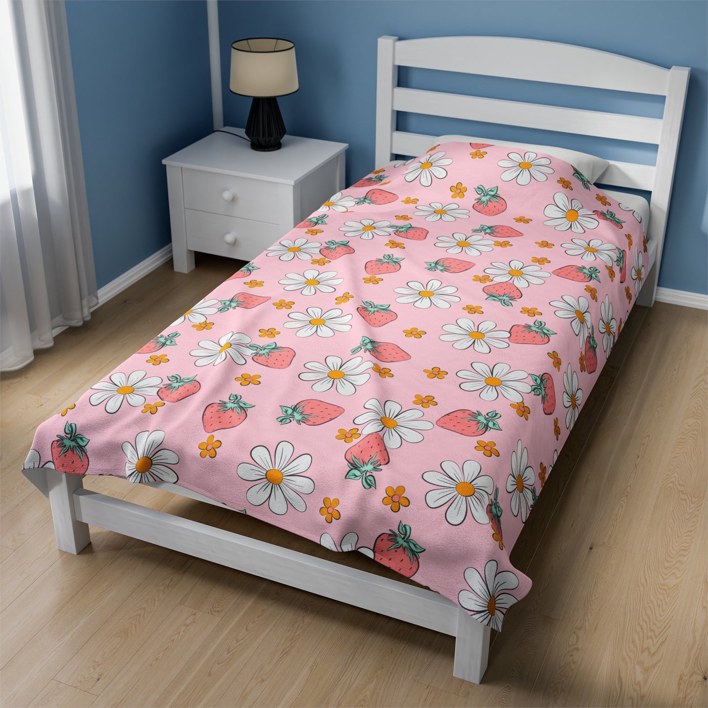 Strawberries and Daisies - Plush Blanket