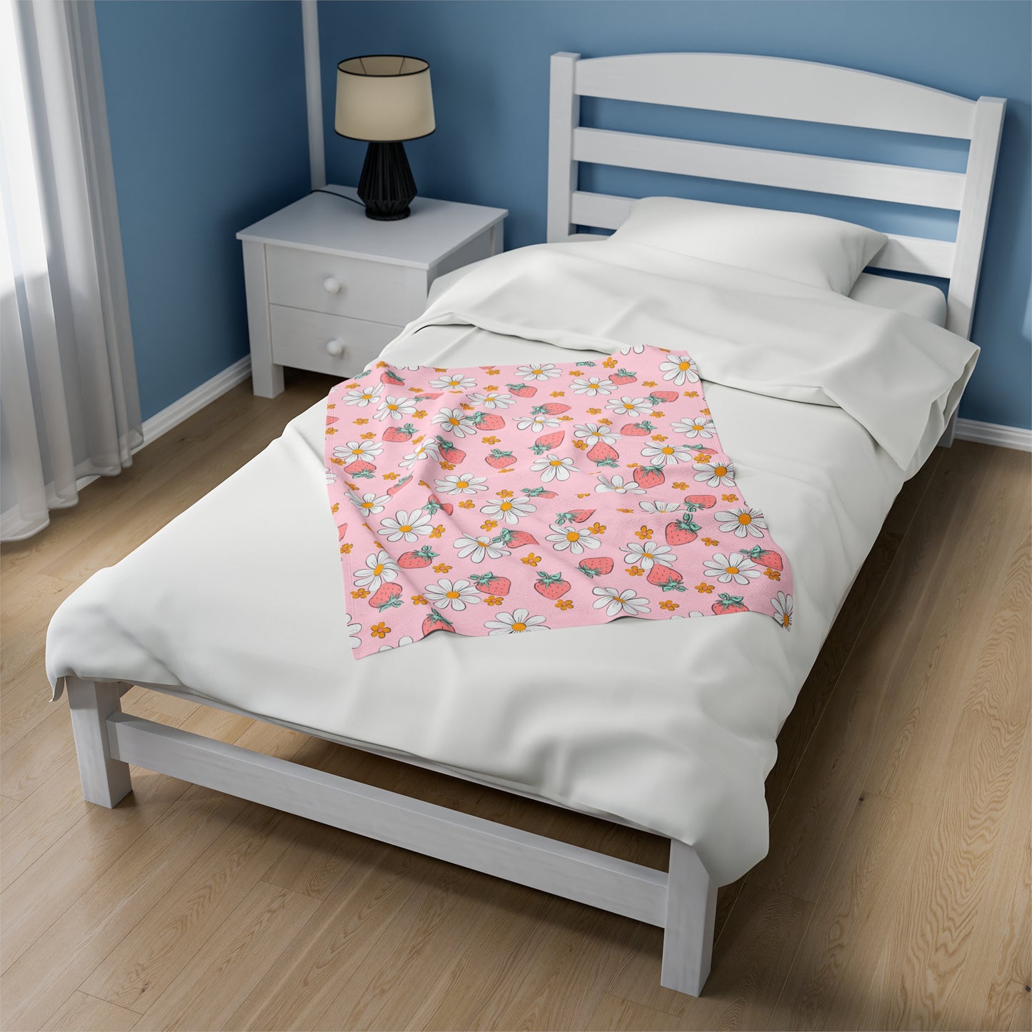 Strawberries and Daisies - Plush Blanket